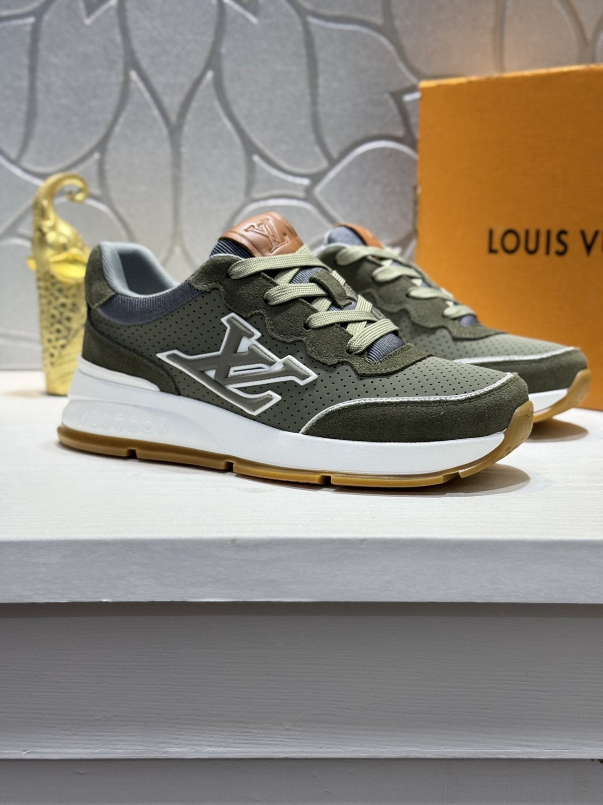 Louis Vuitton LV-Detail Low-Top Sneakers